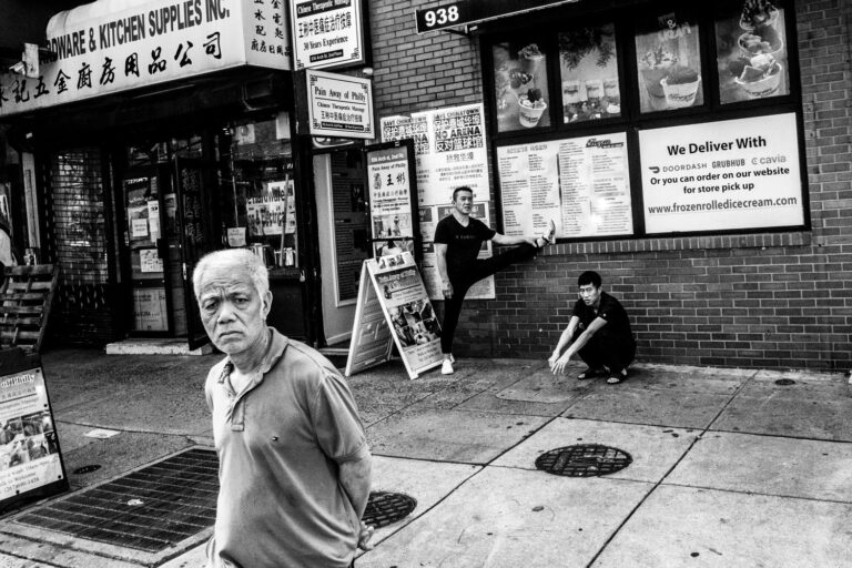 Example of using a 28mm lens in street photography